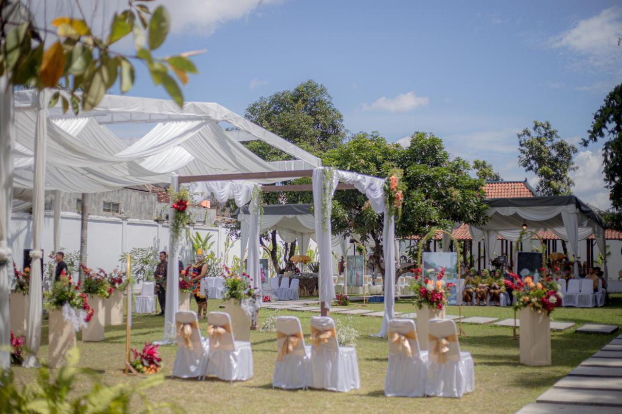 יוגיאקרטה Royal Brongto Hotel מראה חיצוני תמונה