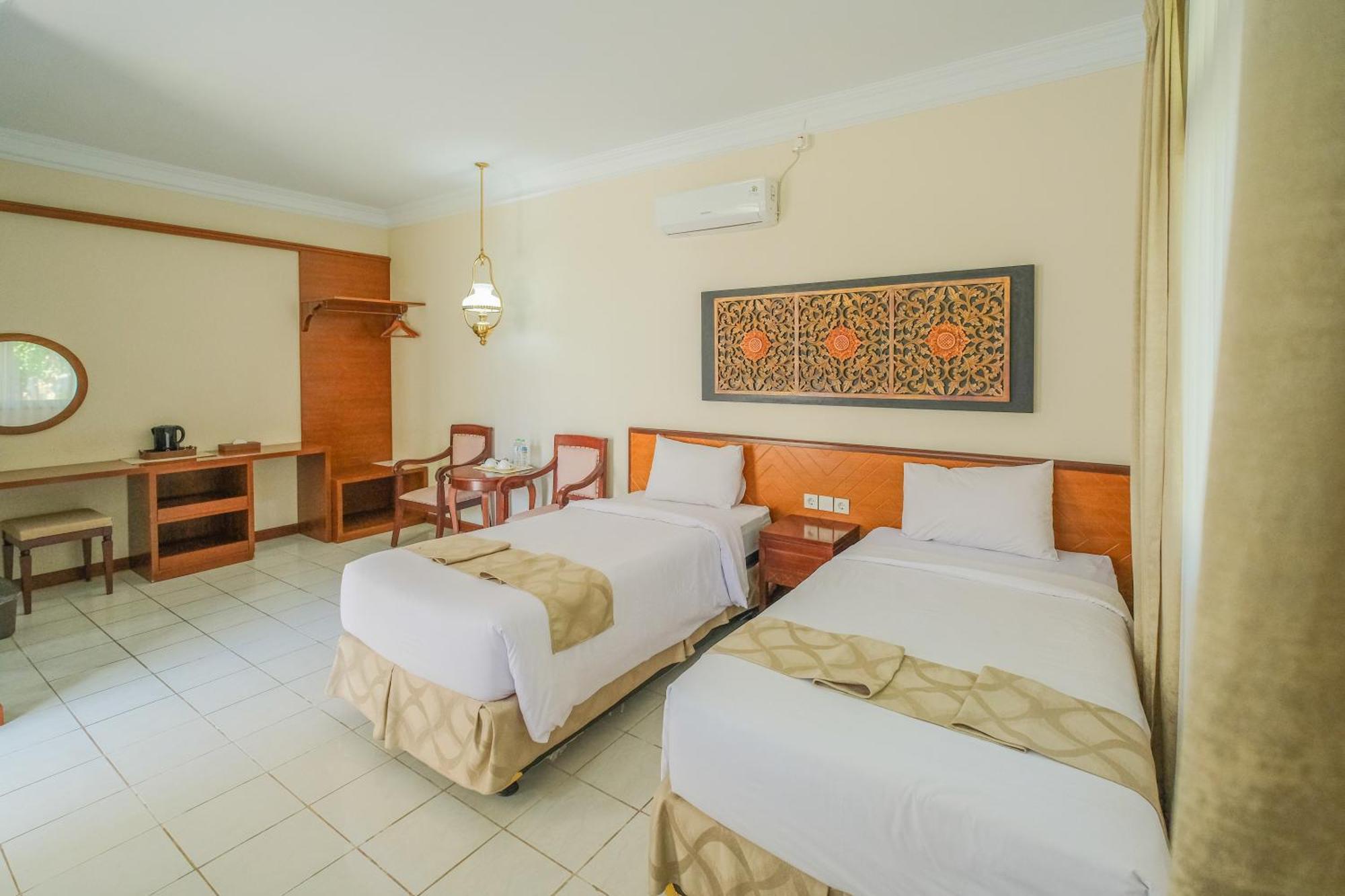 יוגיאקרטה Royal Brongto Hotel מראה חיצוני תמונה